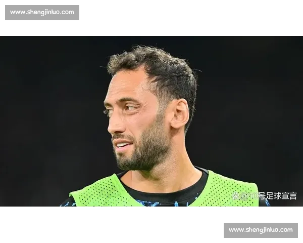 恰尔汗奥卢亲赴国米谈判！加拉塔萨雷求购中场核心，转会费分歧达 2500 万