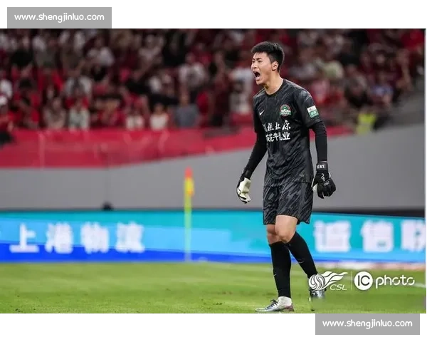 河南队赛前踩场砺兵 酒祖杜康助力冲击海港 河南队赛前踩场砺兵 酒祖杜康助力冲击海港